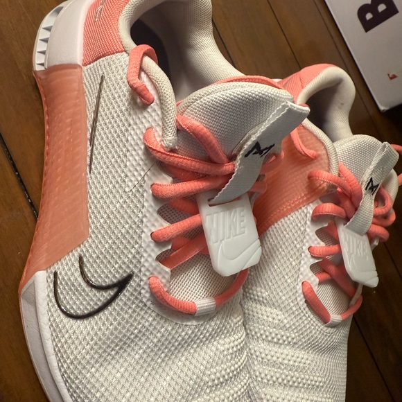 Nike Metcon Pink and White Trainers - Picture 3 of 5
